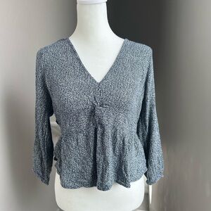 Hollister Navy Blue & White Floral Peplum V-Neck Top Size Large